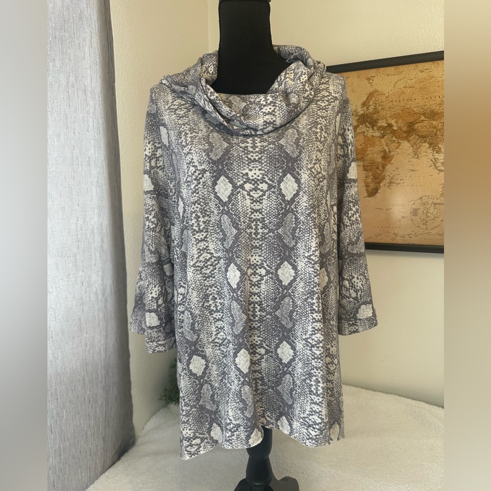 Andree by Unit snake print cowl neck top 1X